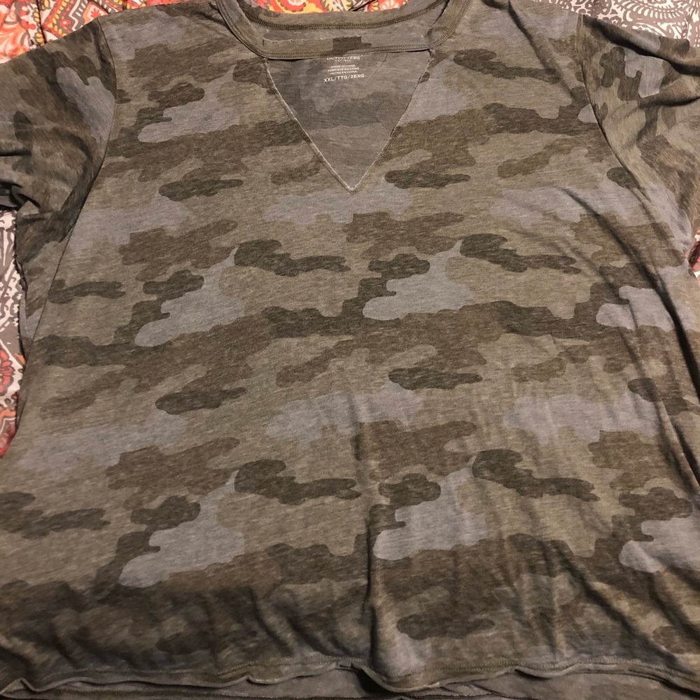 American Eagle shirt